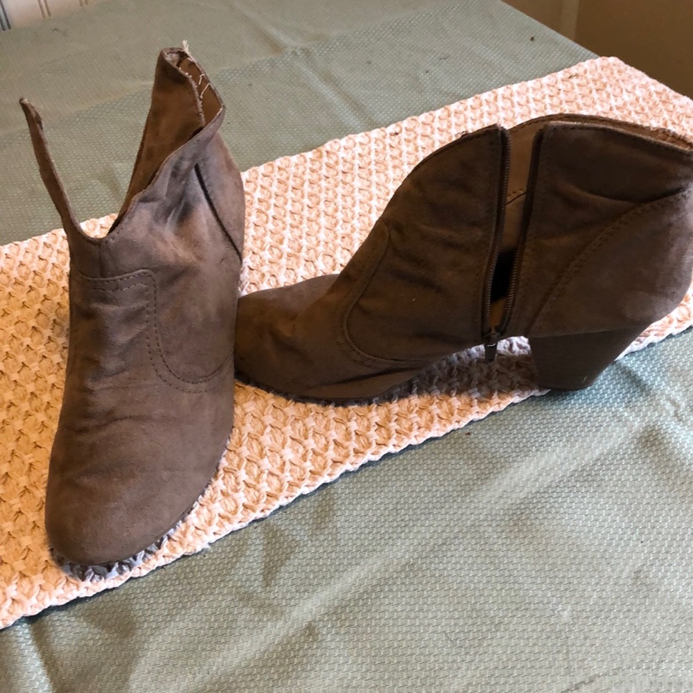 Light tan, suede, Low ankle boot